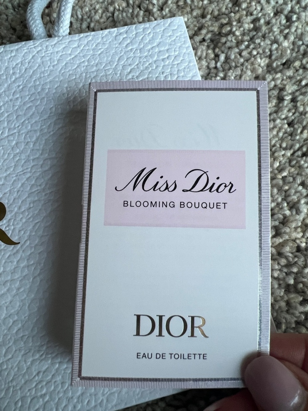 Dior White Gift Bag with 2 Powder Puffs & J’Adore L’Or & Miss Dior Samples New - Picture 4 of 8